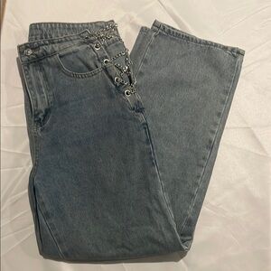 Baggy 90s Style Blue Jeans with Chain Detail (6) Straight leg